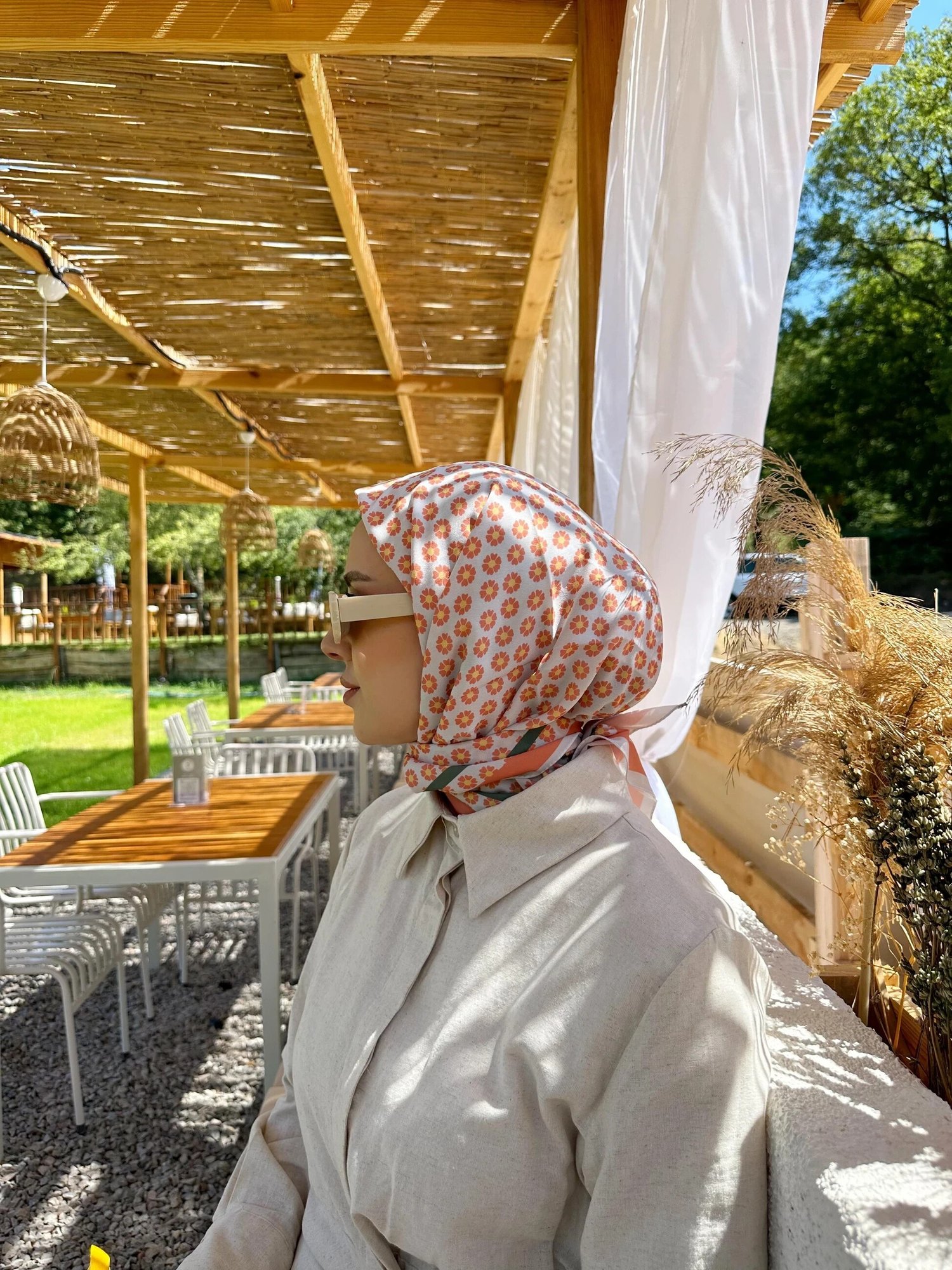 papatya-desenli-esarp-somon-717d93.jpg