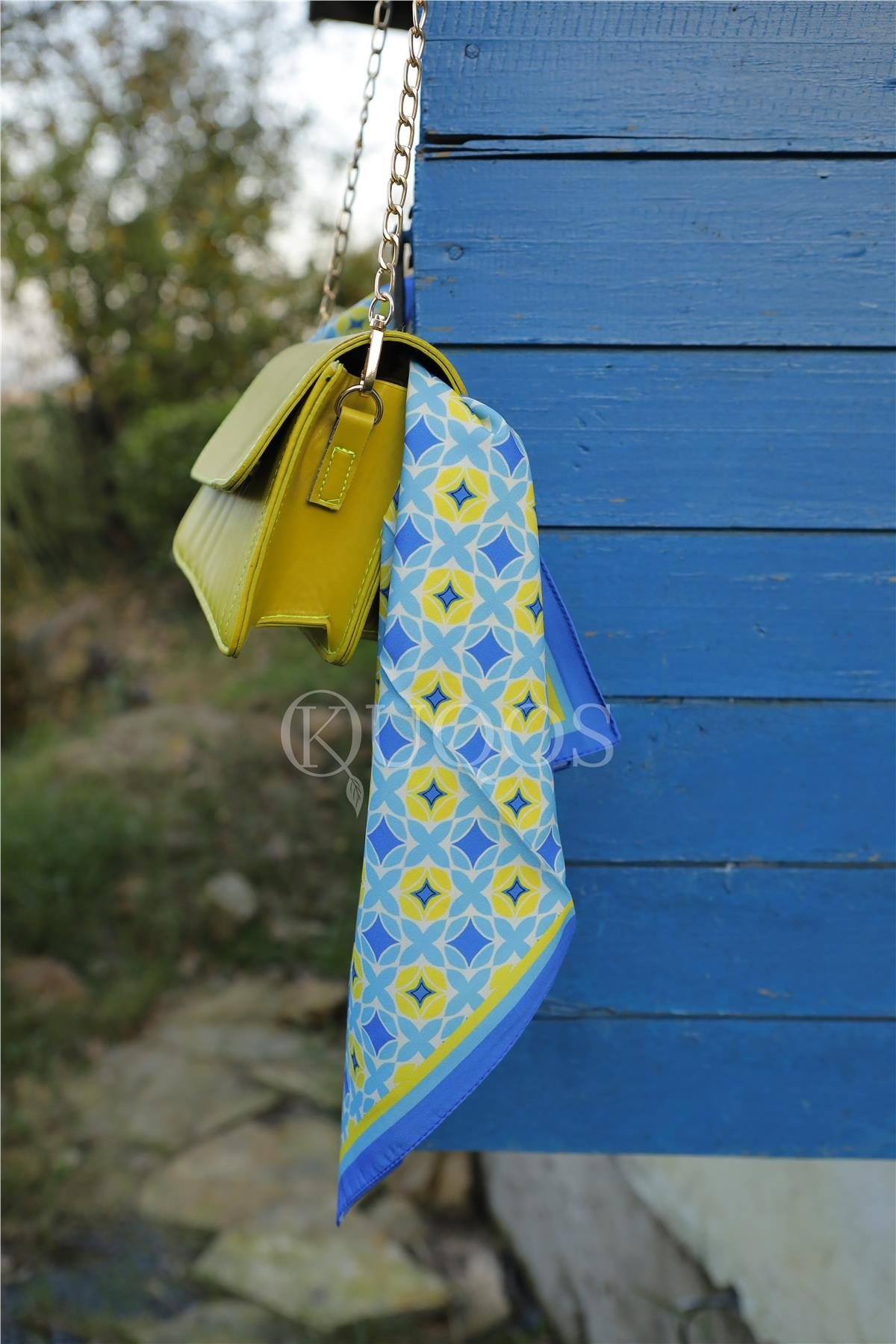 pitikare-desenli-bandana-mavi-sari-bcc2fa.webp