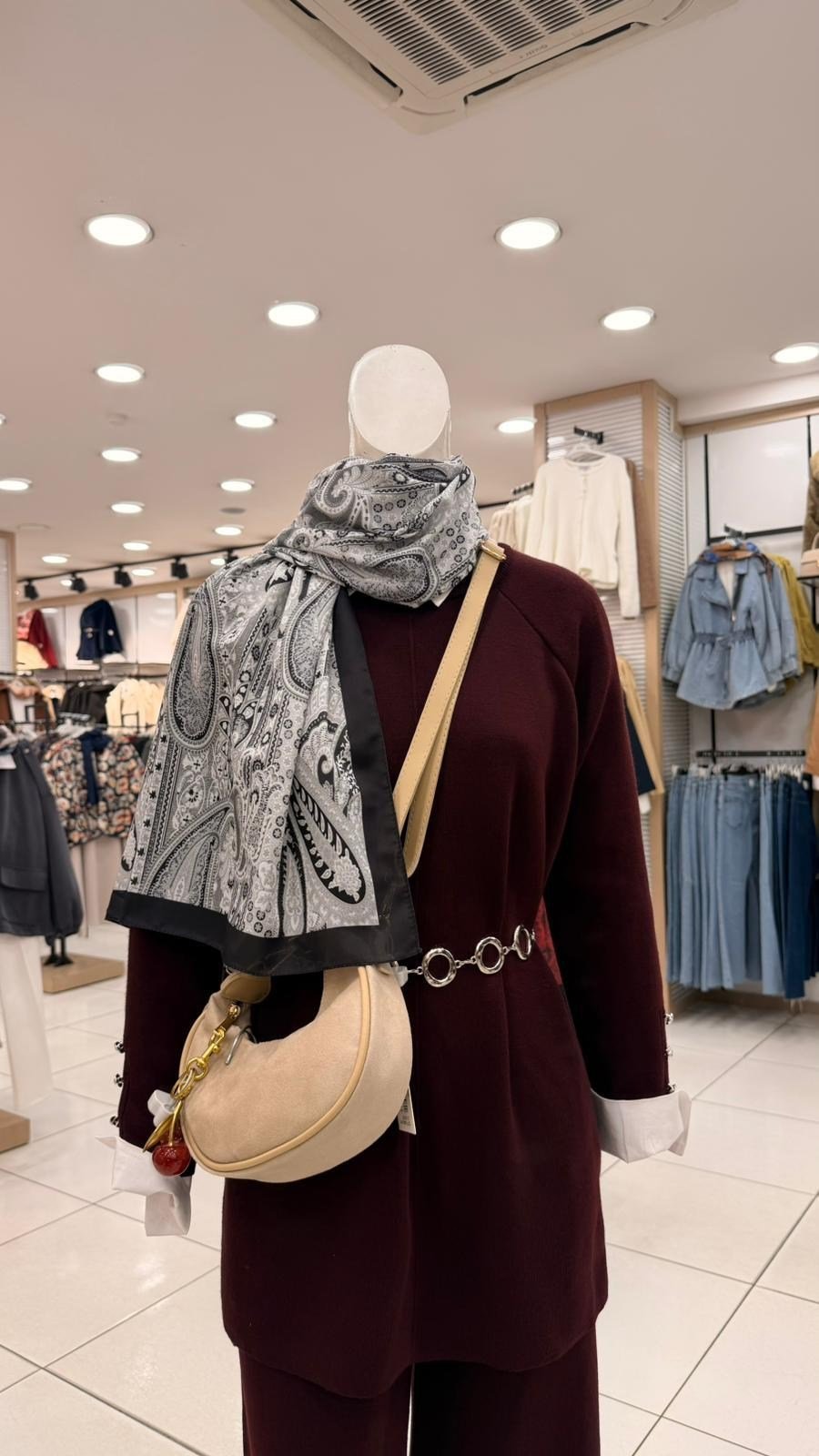 sonsuz-hatlar-desenli-sal-siyah-94fb23.webp