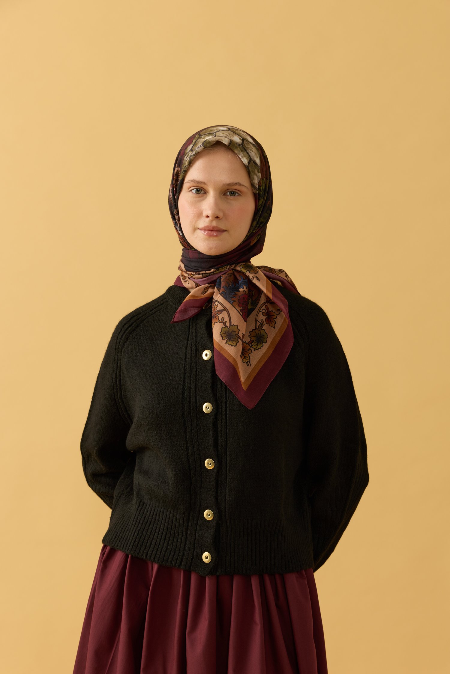 Asude Pamuk Eşarp