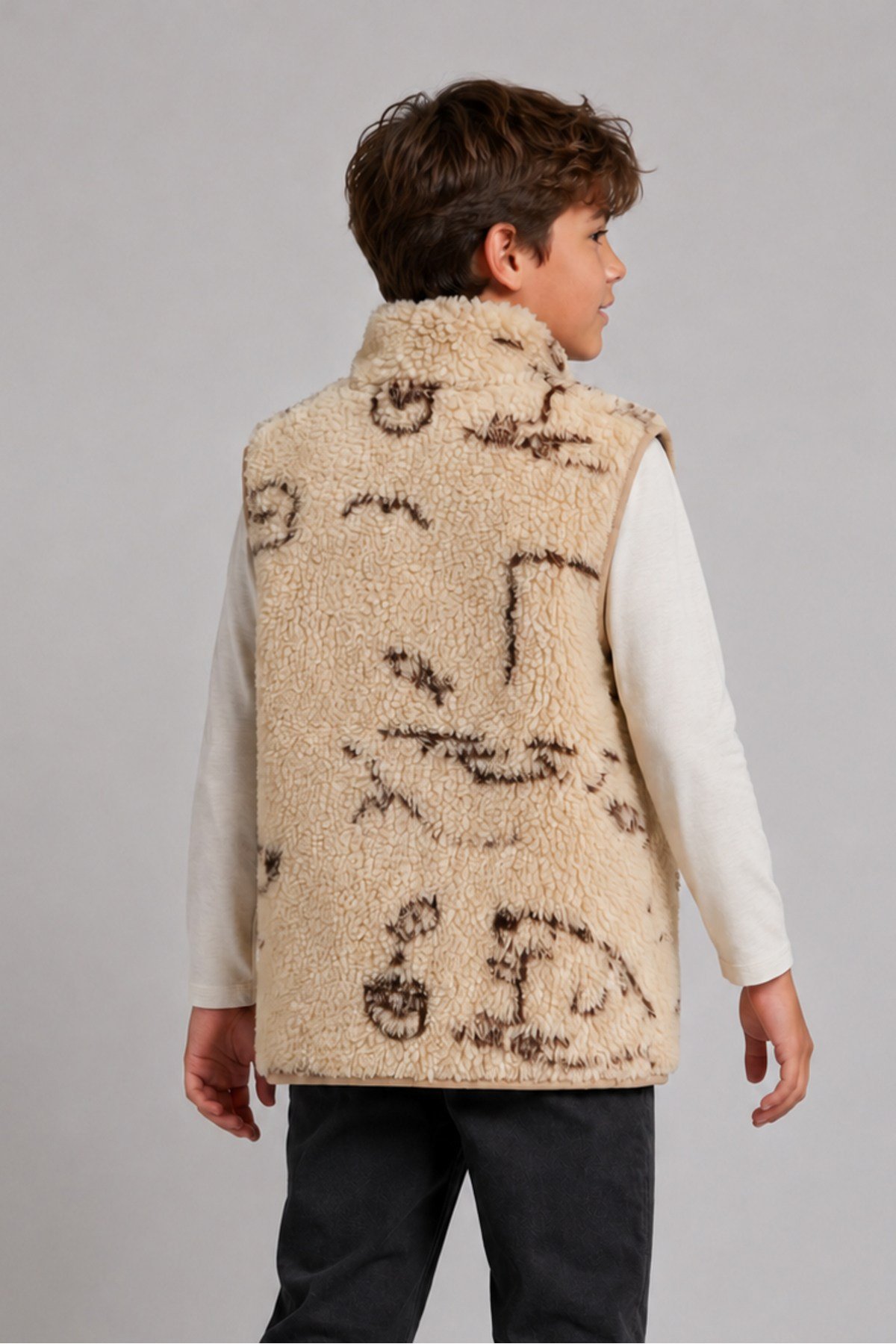 Çocuk Bej Kahverengi Soyut Desenli Peluş Yelek – Dik Yaka, Fermuarlı, Cepsiz, Oversize