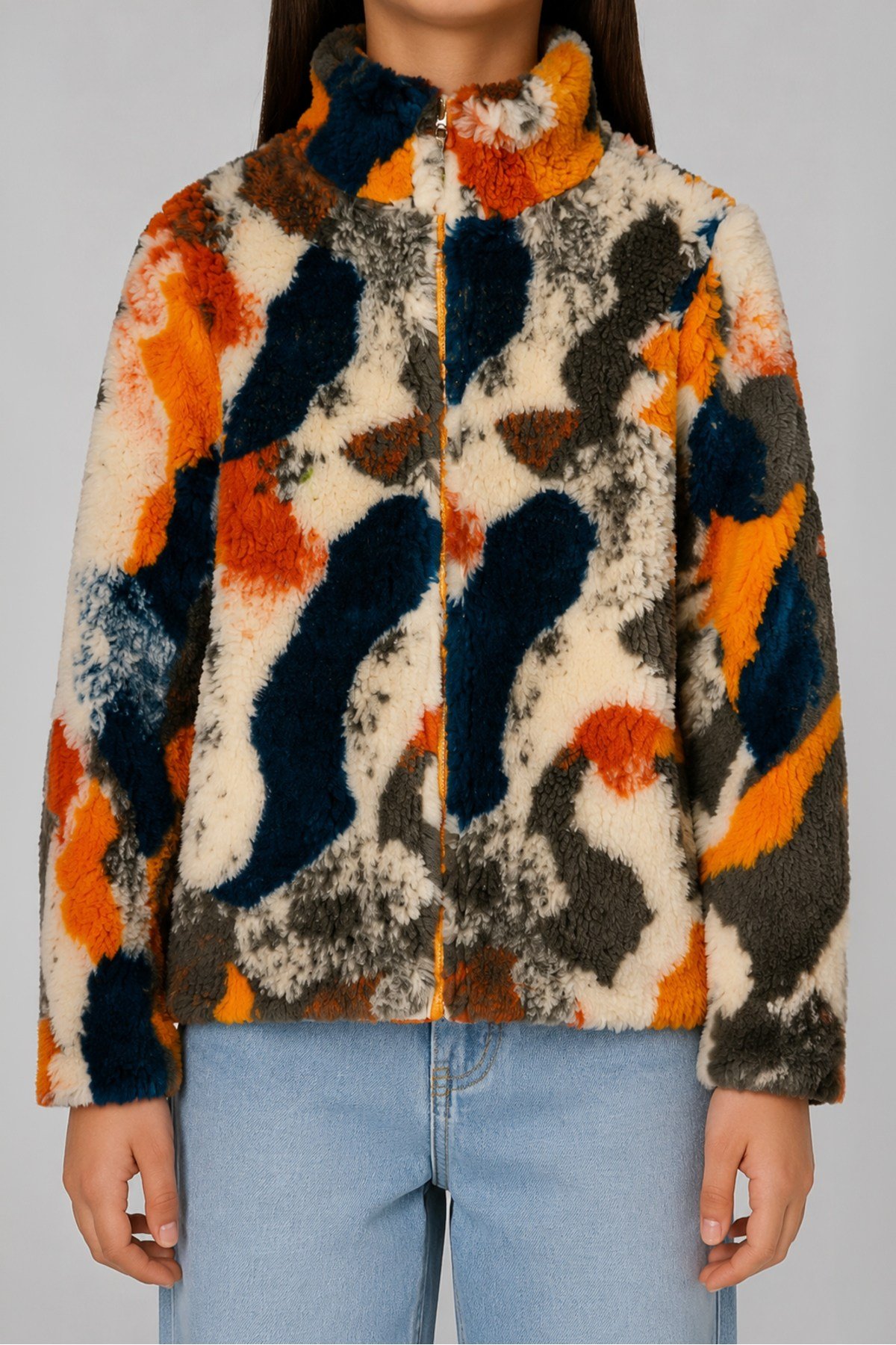 Çocuk Ekru Turuncu Soyut Desenli Peluş Ceket – Dik Yaka, Fermuarlı, Cepsiz, Oversize