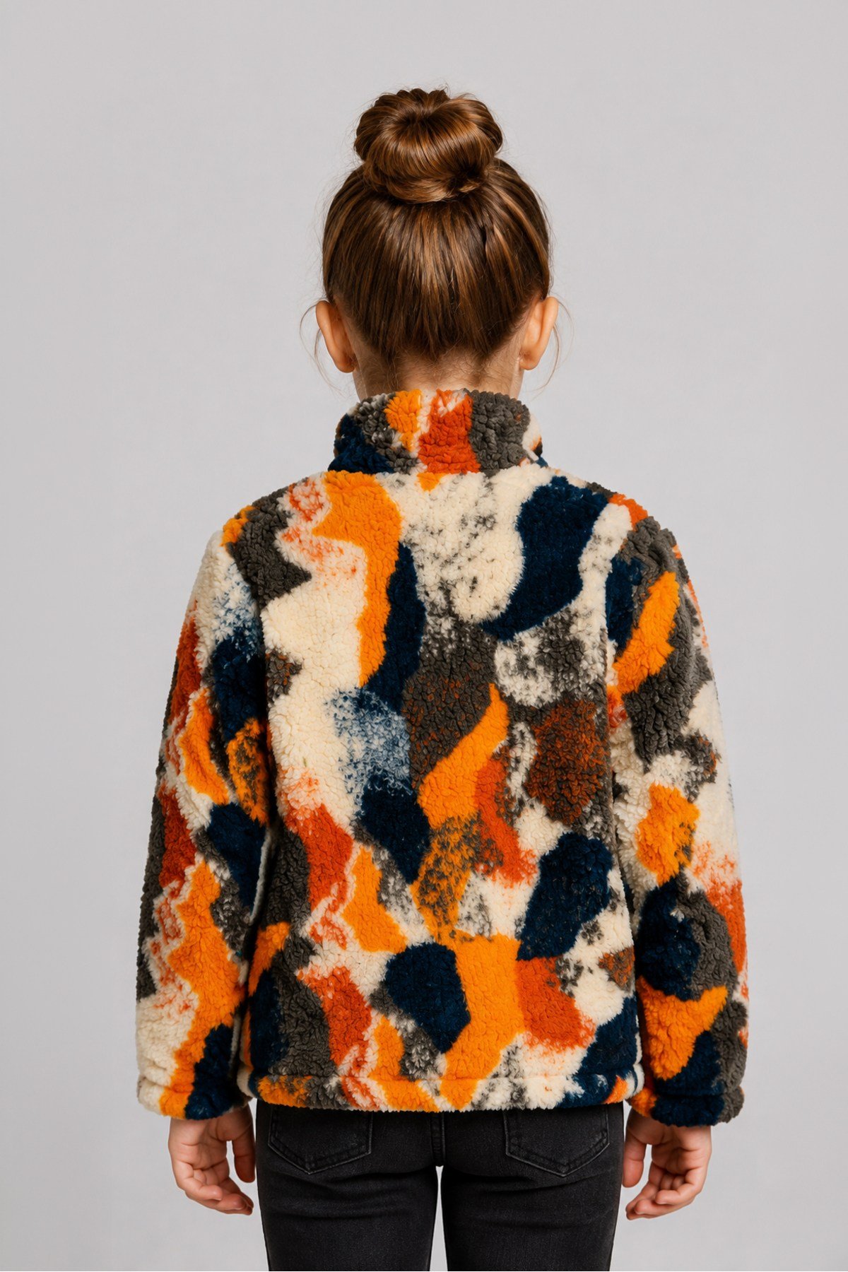 Çocuk Ekru Turuncu Soyut Desenli Peluş Ceket – Dik Yaka, Fermuarlı, Cepsiz, Oversize