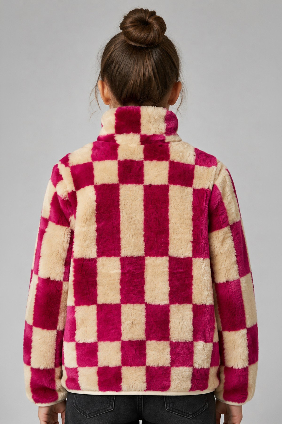 Çocuk Fuşya Ekru Dama Desenli Peluş Ceket – Dik Yaka, Fermuarlı, Cepsiz, Oversize