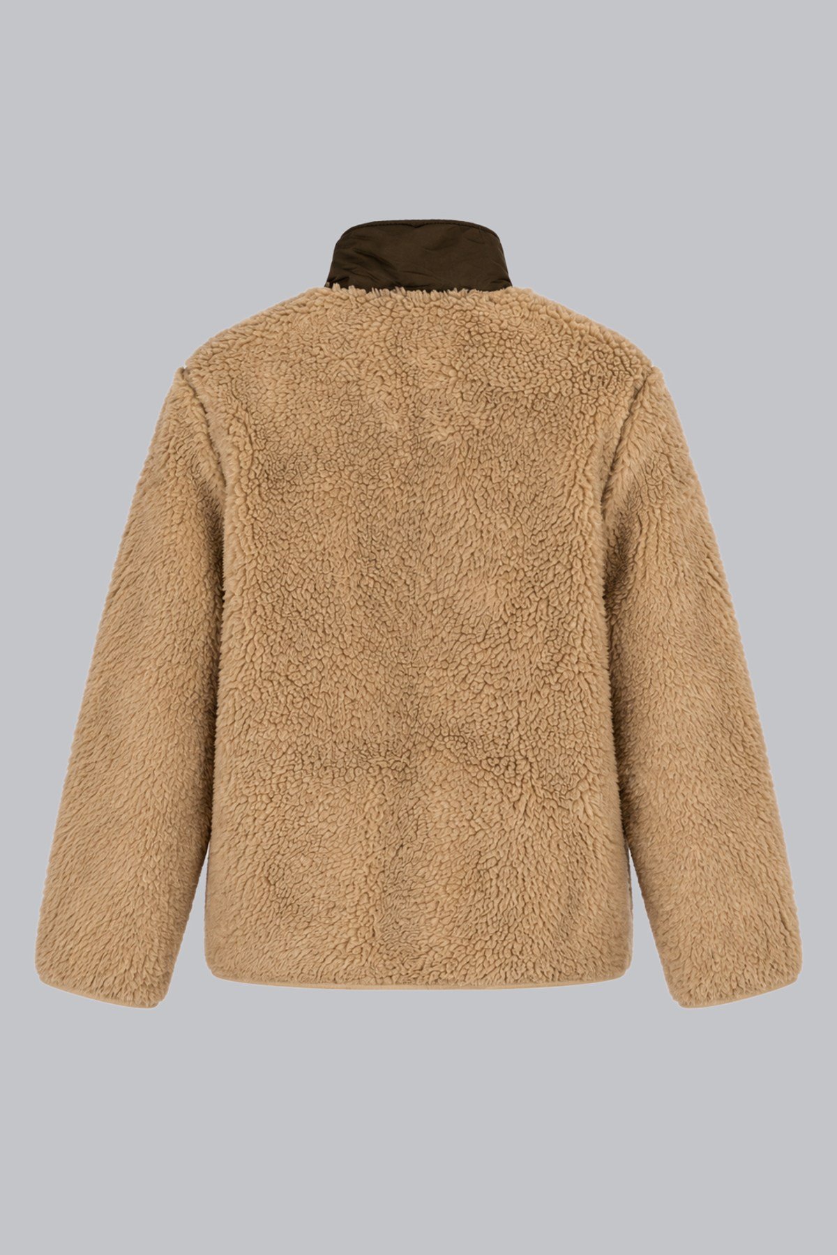 Unisex Bej Haki Detaylı Peluş Ceket – Dik Yaka, Fermuarlı, Uzun Kollu, Cepli