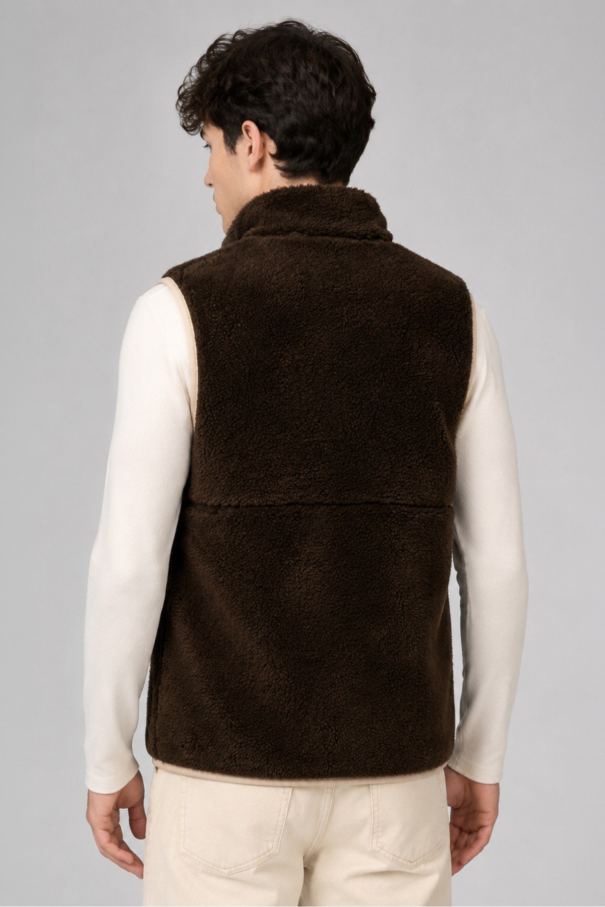 Unisex Kahverengi Ekru Biyeli Düz Peluş Yelek – Dik Yaka, Fermuarlı, Kolsuz, Oversize
