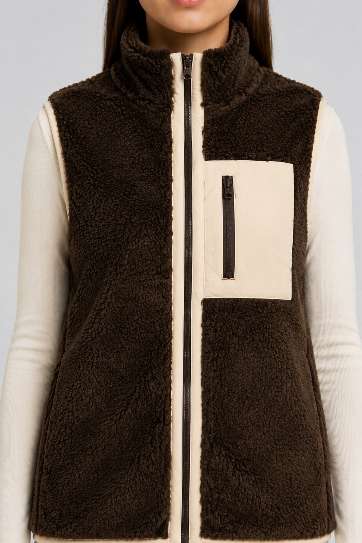 Unisex Kahverengi Ekru Biyeli Düz Peluş Yelek – Dik Yaka, Fermuarlı, Kolsuz, Oversize