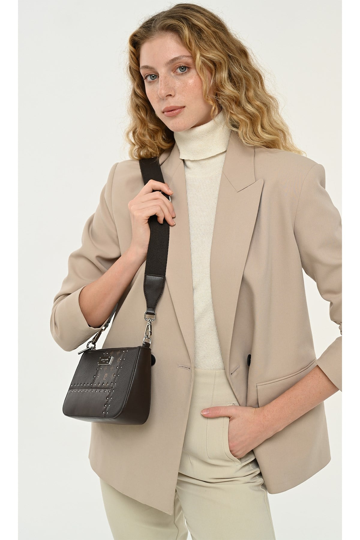 Pierre Cardin Logo Detaylı Kadın Çapraz Askılı Çanta