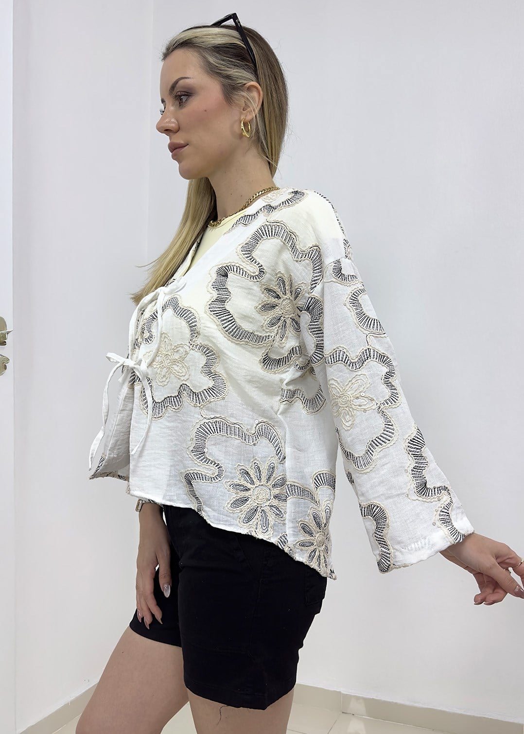 Çiçek Desen Nakışlı Pul İşlemeli Kimono - Siyah
