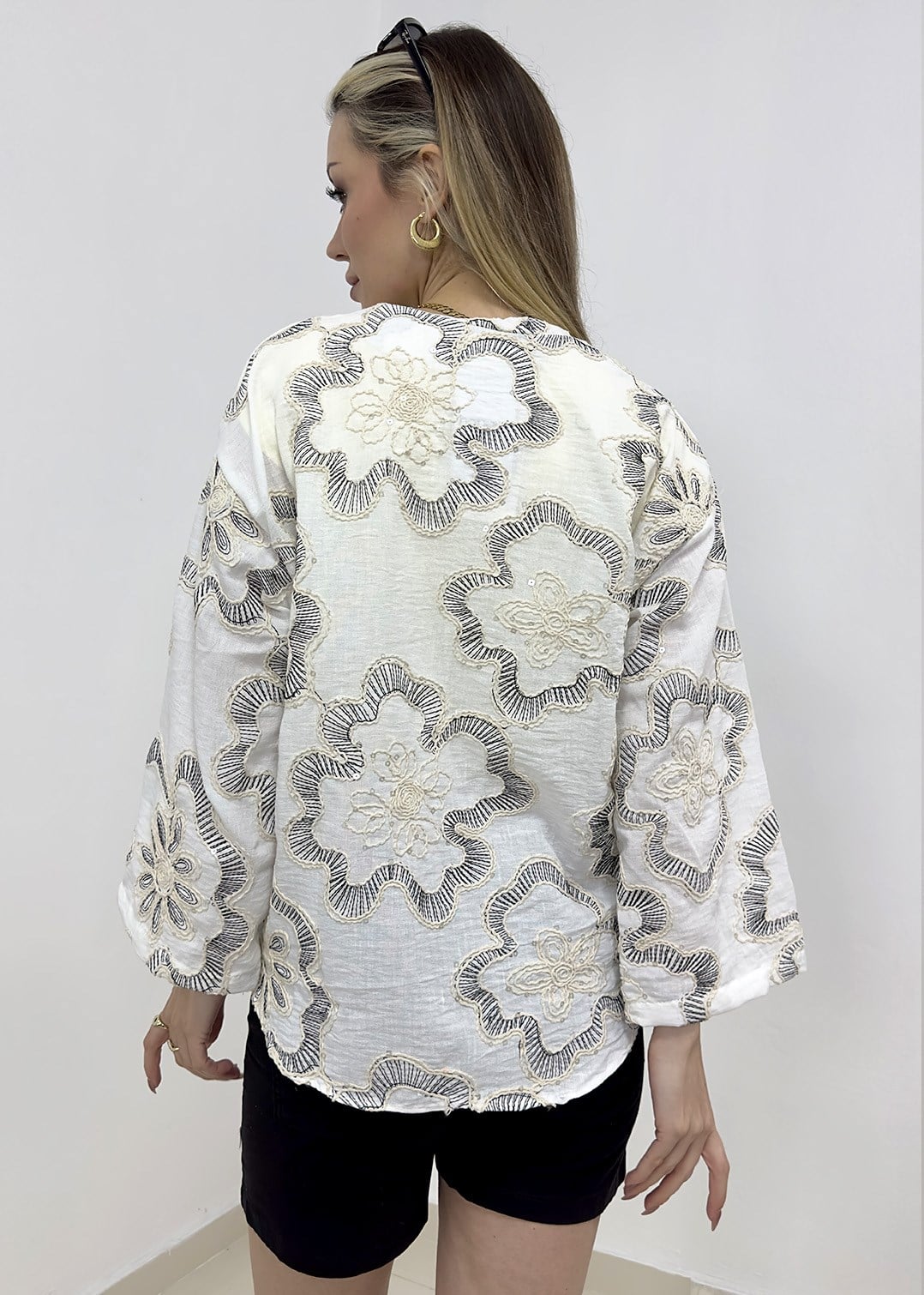 Çiçek Desen Nakışlı Pul İşlemeli Kimono - Siyah