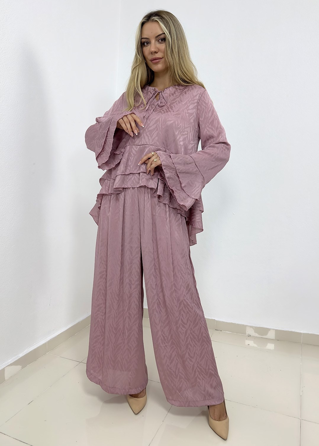 Yakası Bağlamalı Volan Detay Astarlı Krinkle Takım - Pembe