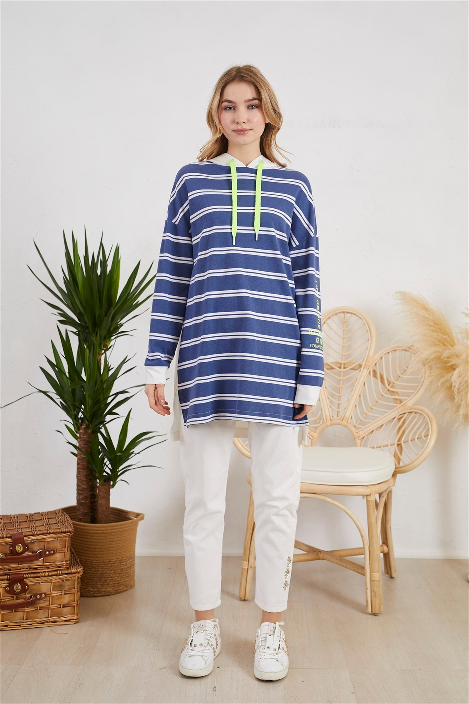 ÇİZGİLİ YIRTMAÇ DETAYLI SWEATSHIRT