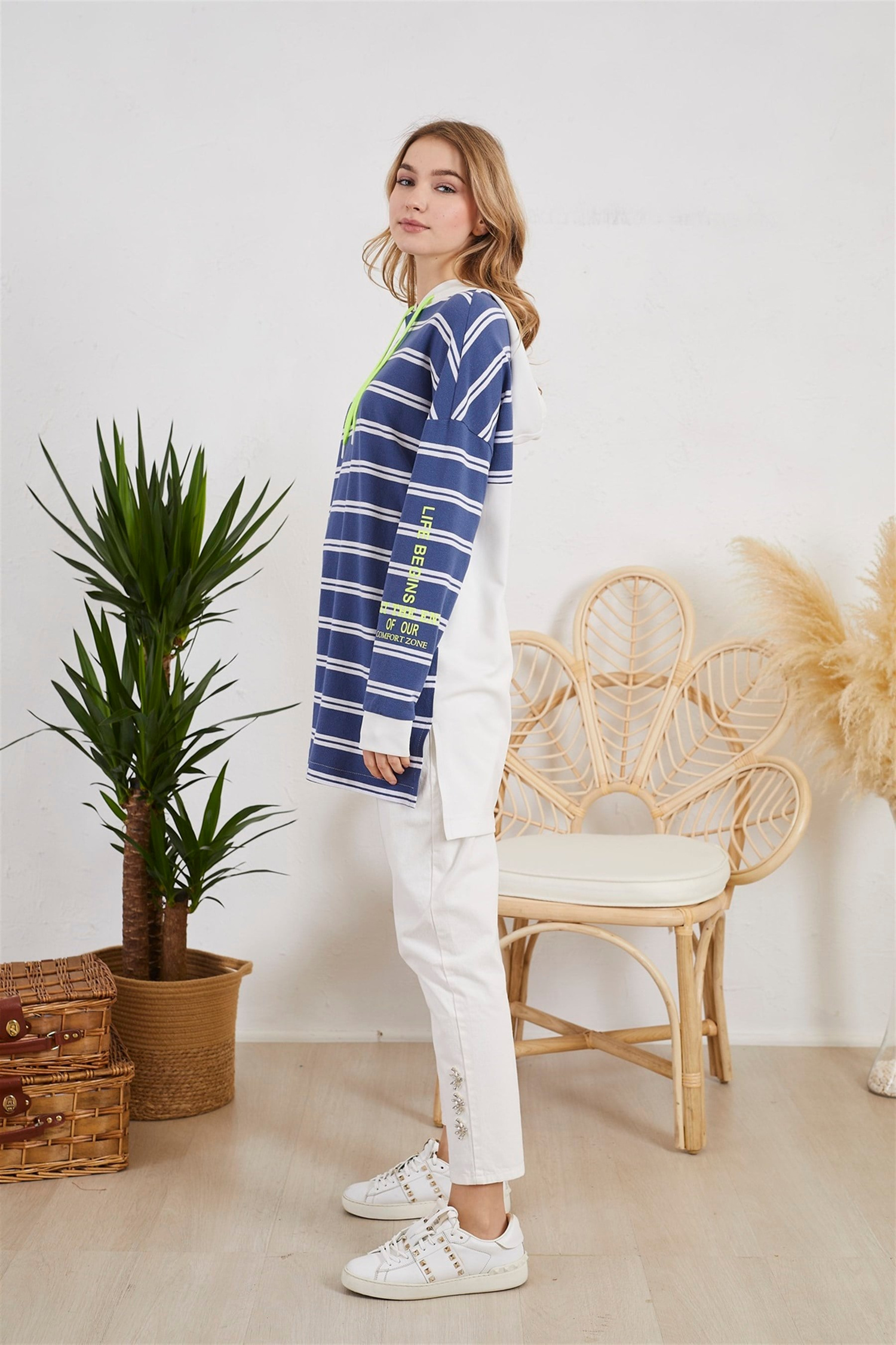 ÇİZGİLİ YIRTMAÇ DETAYLI SWEATSHIRT