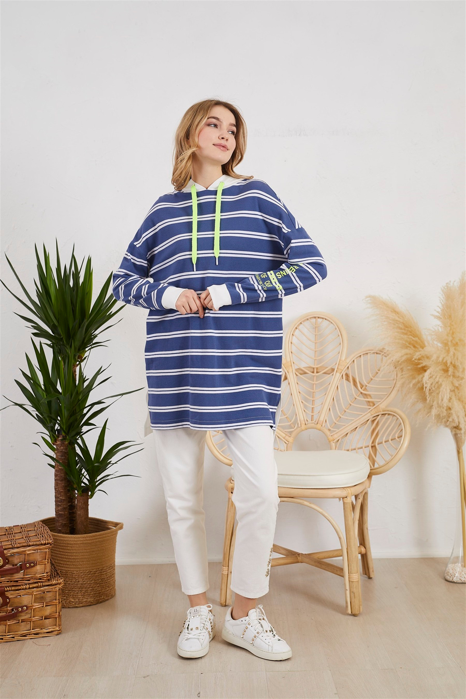 ÇİZGİLİ YIRTMAÇ DETAYLI SWEATSHIRT