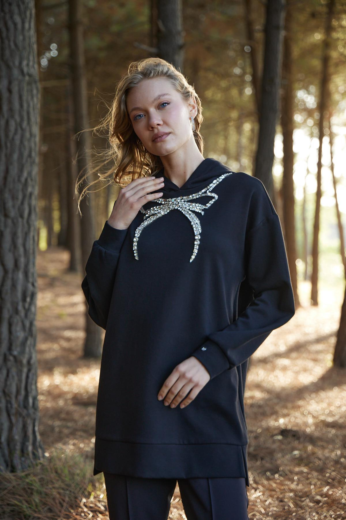 FİYONK TAŞLI KAPÜŞONLU SWATSHIRT