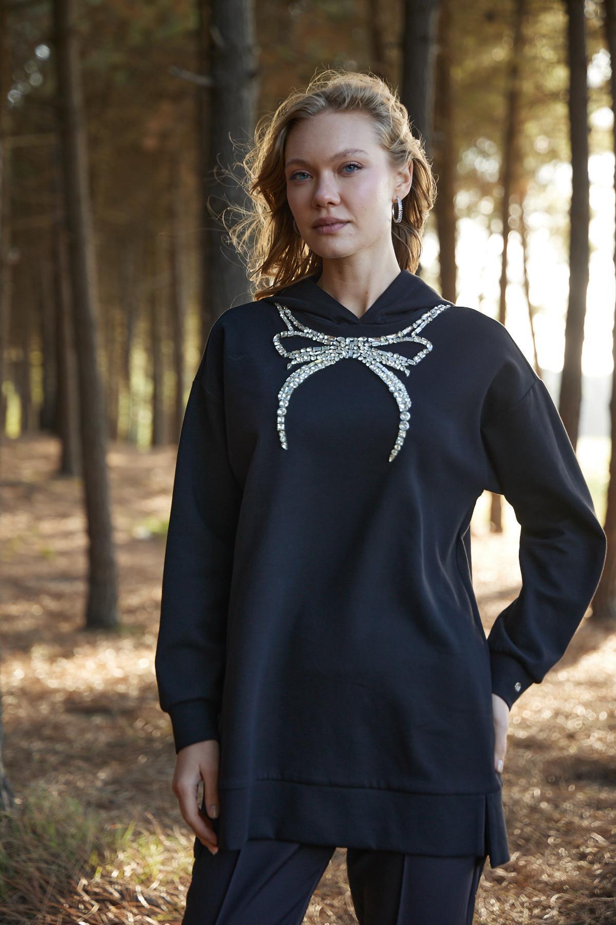 FİYONK TAŞLI KAPÜŞONLU SWATSHIRT