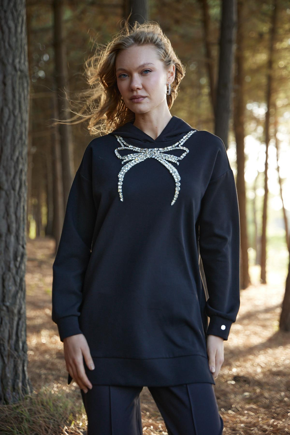 FİYONK TAŞLI KAPÜŞONLU SWATSHIRT