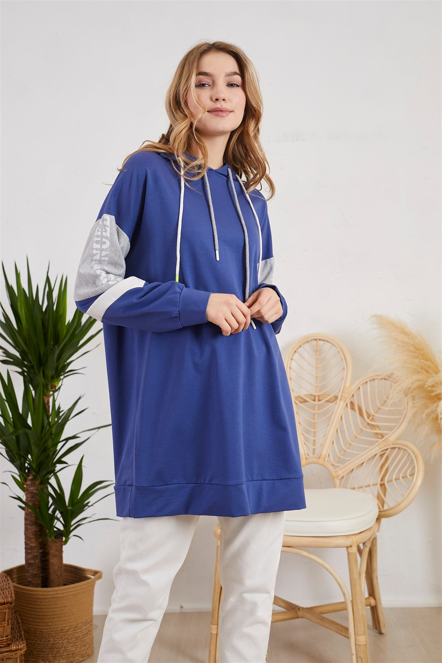 KOLU YAZI BASKILI SWEATSHİRT