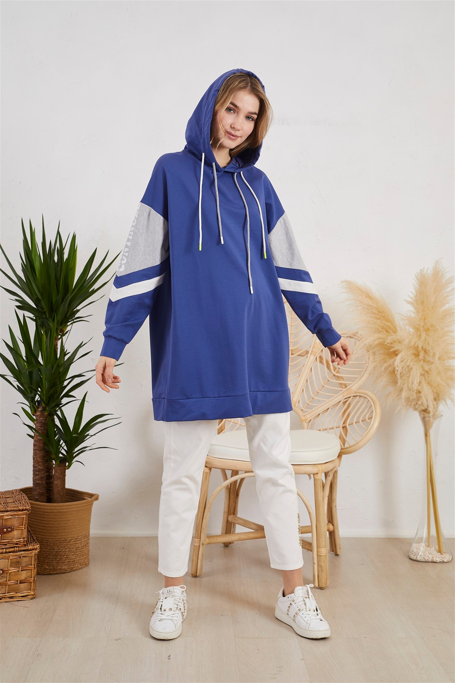 KOLU YAZI BASKILI SWEATSHİRT