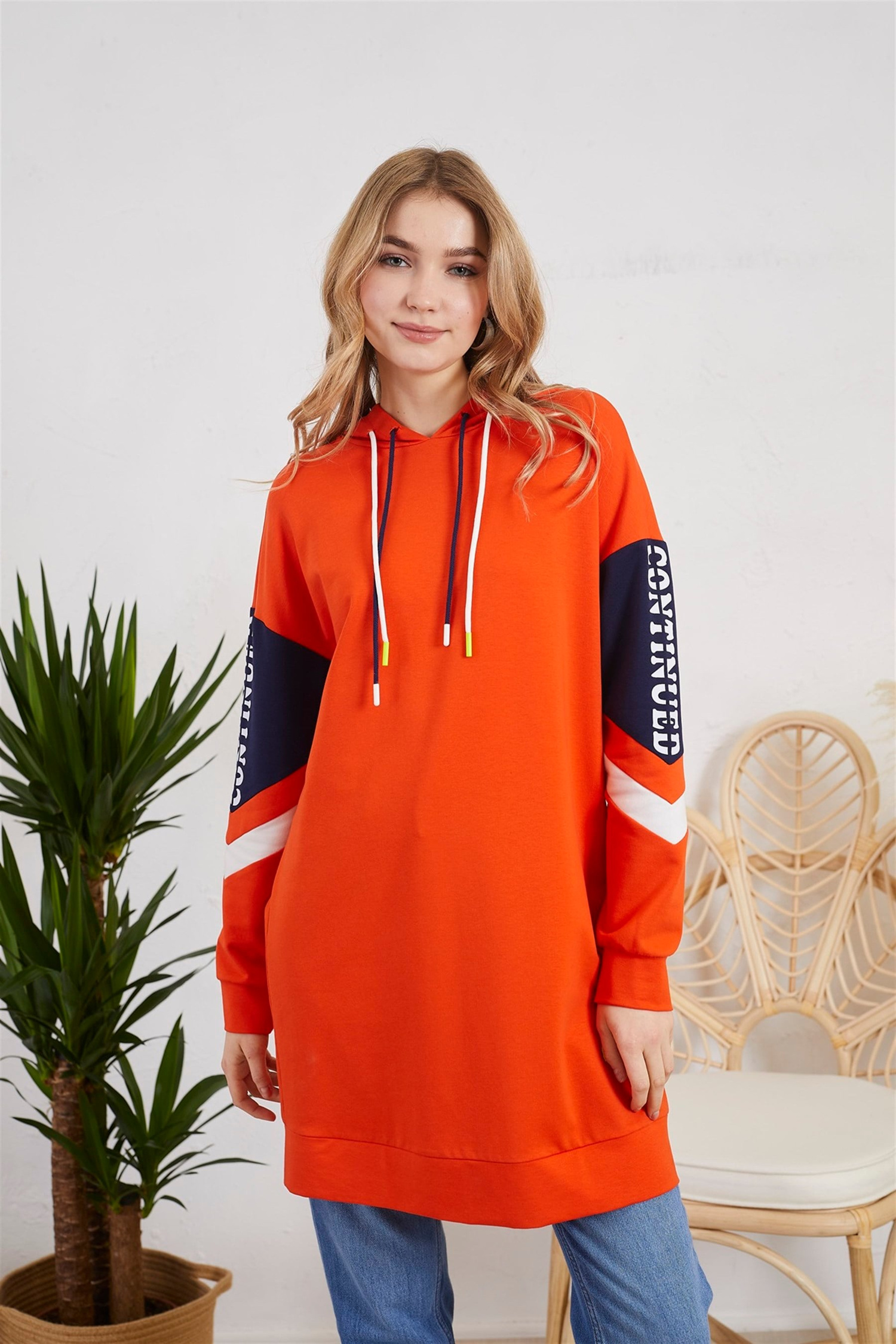 KOLU YAZI BASKILI SWEATSHİRT