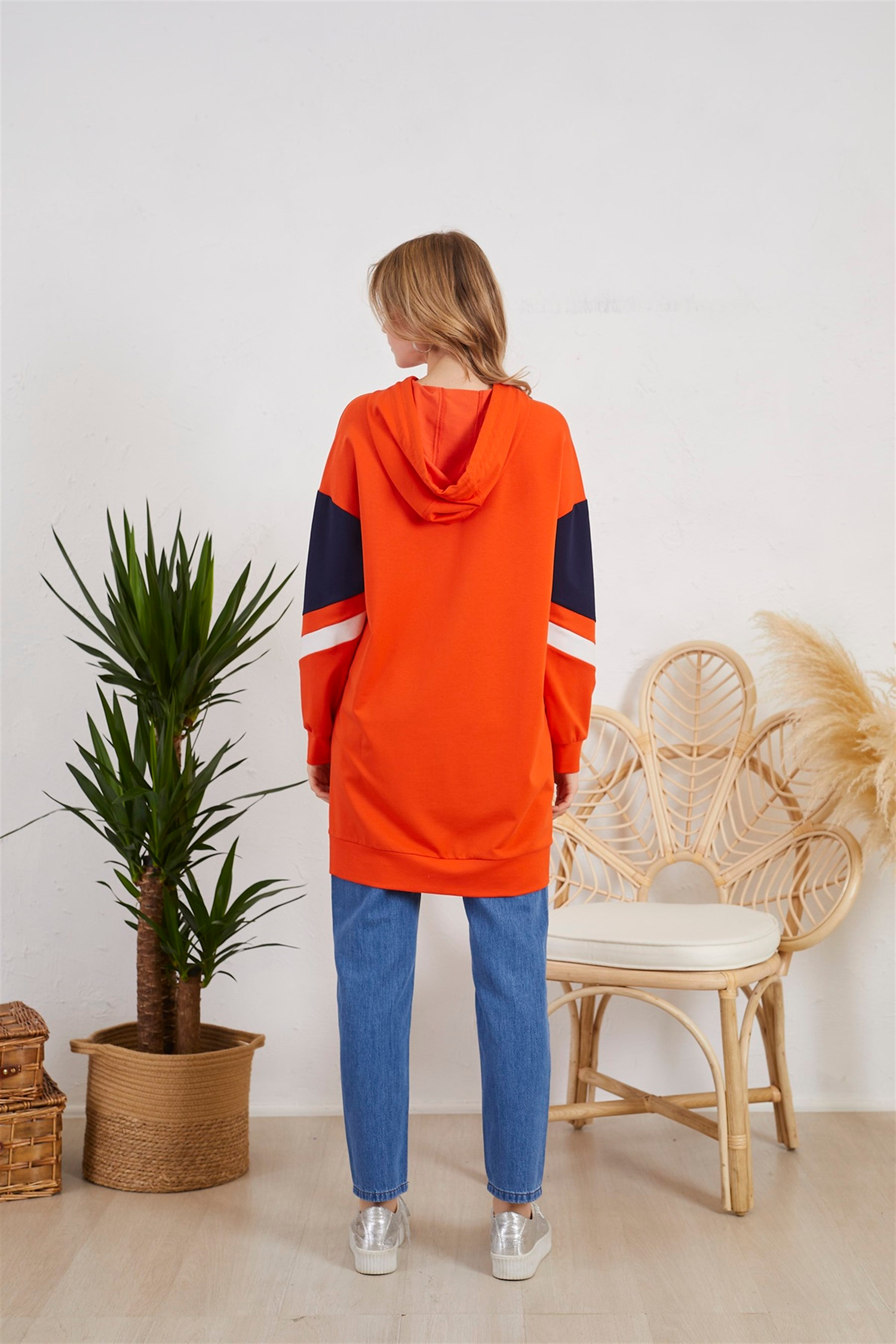 KOLU YAZI BASKILI SWEATSHİRT