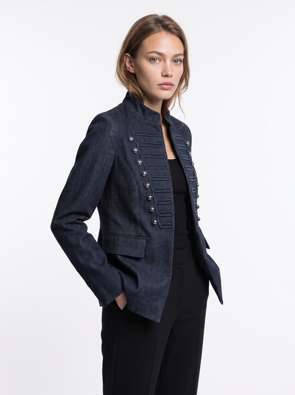 NAKIŞ  DETAYLI  DÜĞMELİ BLAZER  CEKET