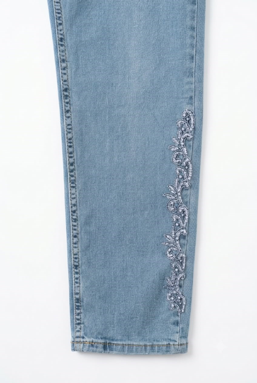 PAÇASI NAKIŞ DETAYLI MOM JEAN