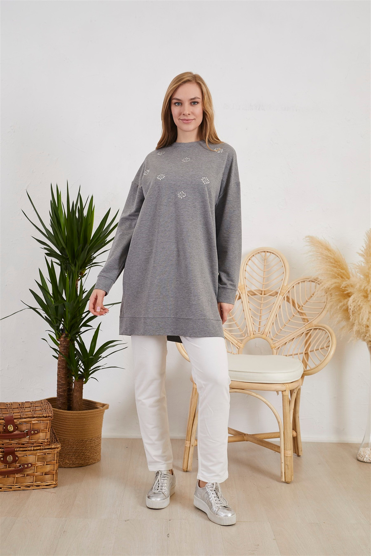 TAŞ DETAYLI SWEATSHIRT