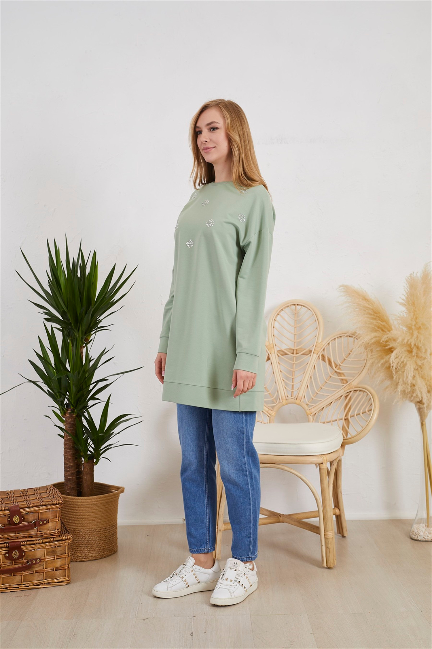 TAŞ DETAYLI SWEATSHIRT