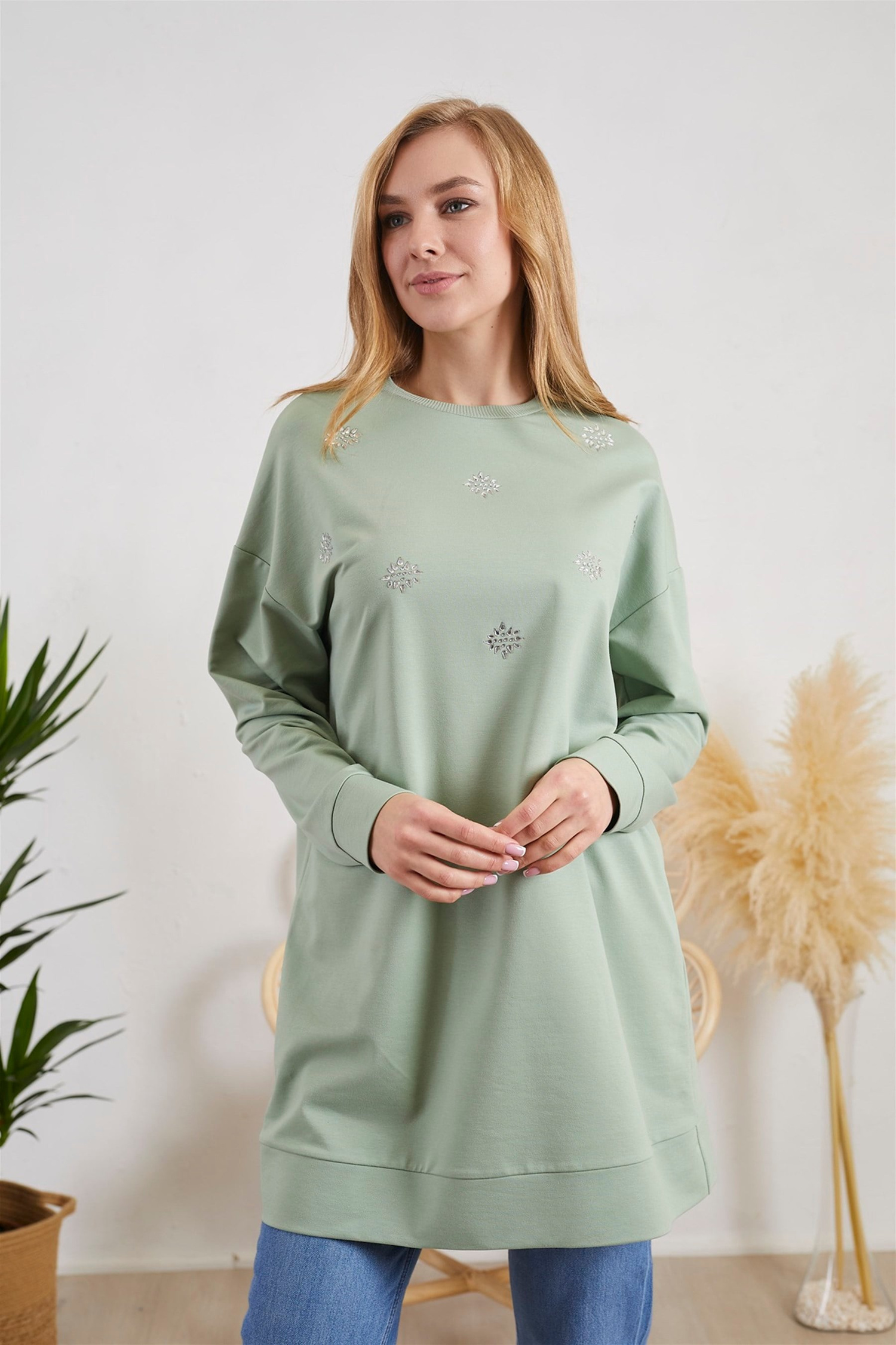 TAŞ DETAYLI SWEATSHIRT
