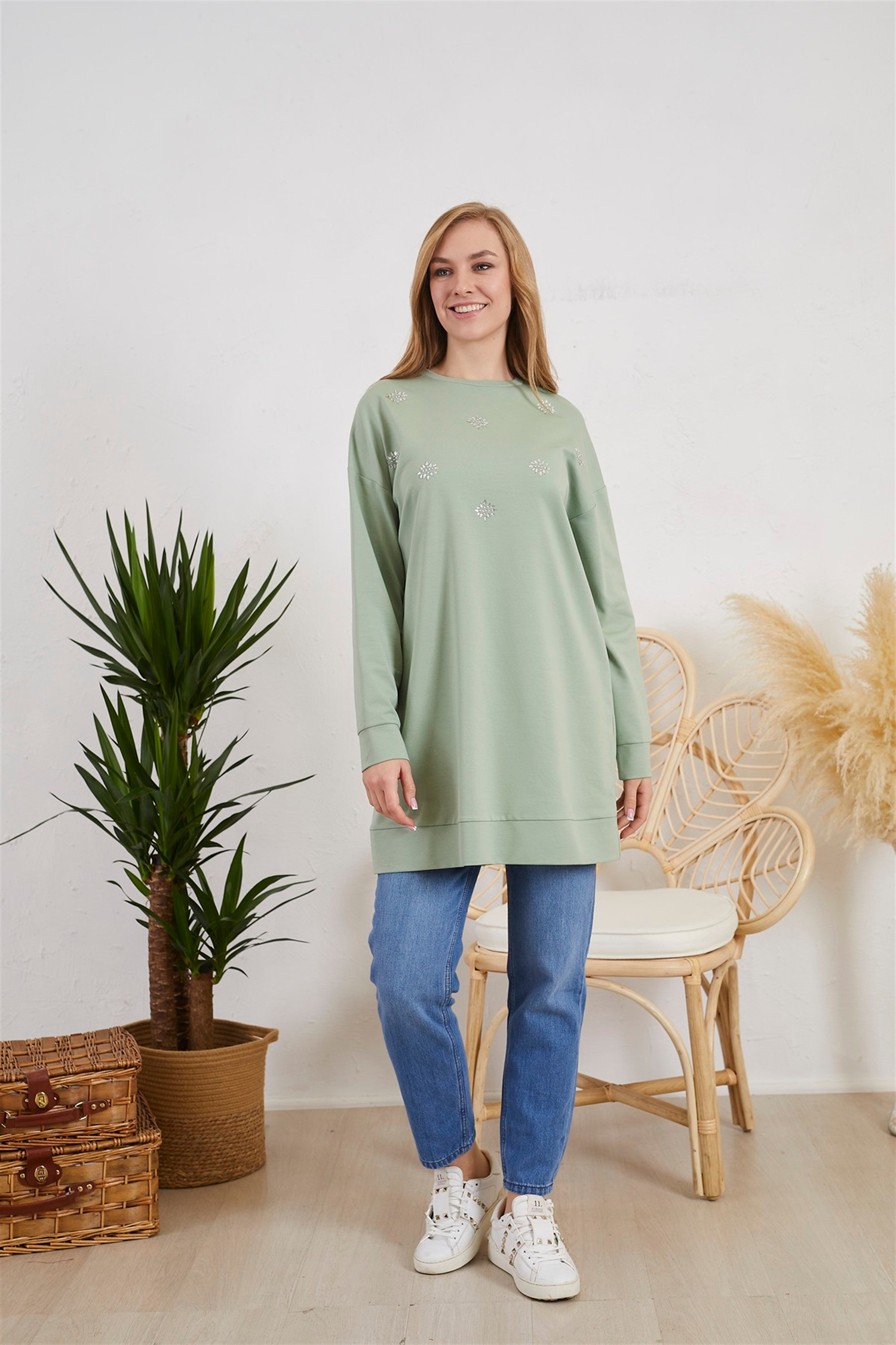 TAŞ DETAYLI SWEATSHIRT