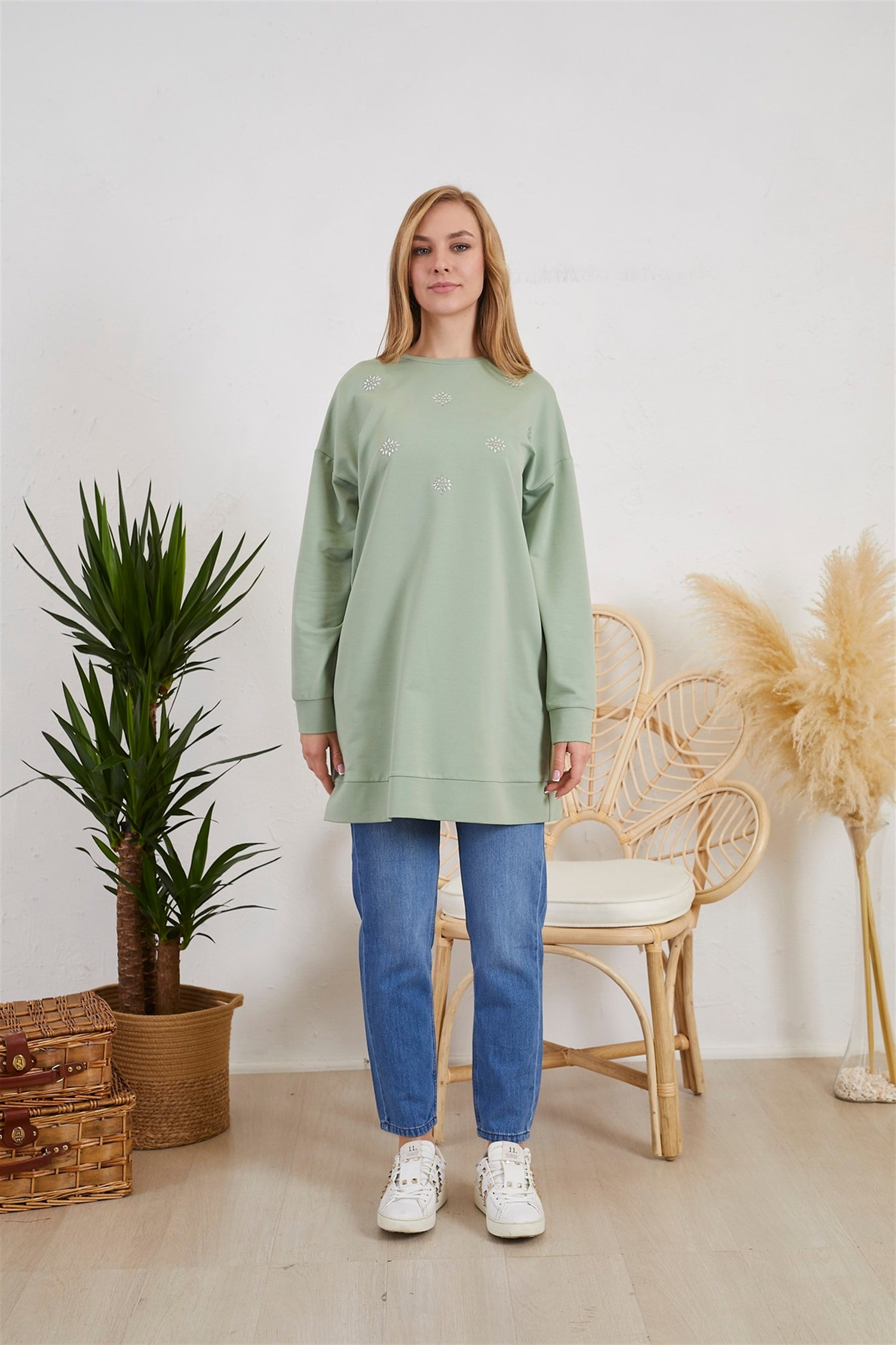 TAŞ DETAYLI SWEATSHIRT