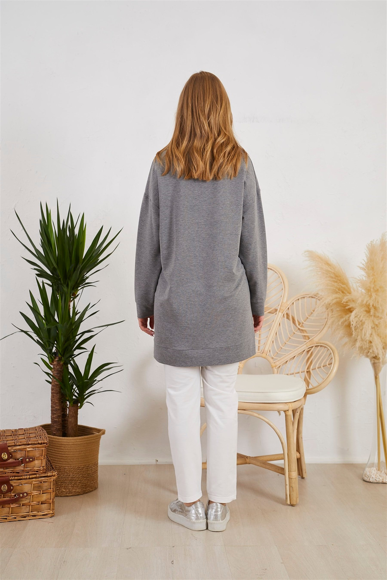 TAŞ DETAYLI SWEATSHIRT