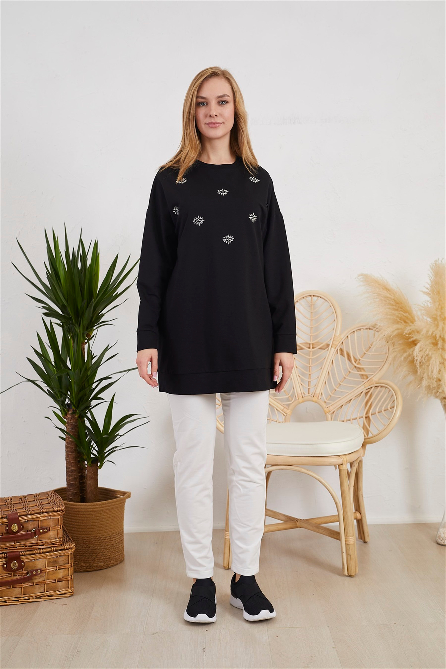 TAŞ DETAYLI SWEATSHIRT