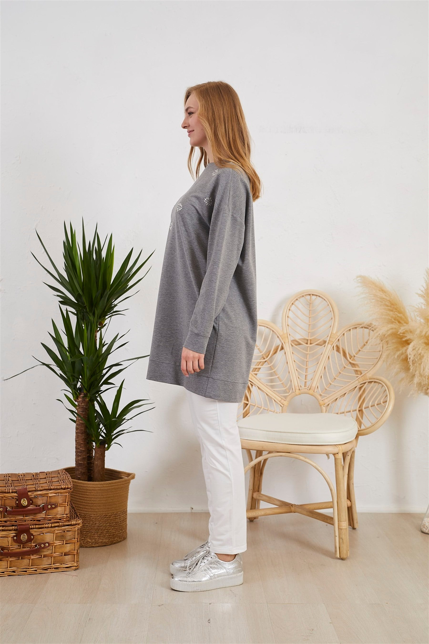 TAŞ DETAYLI SWEATSHIRT