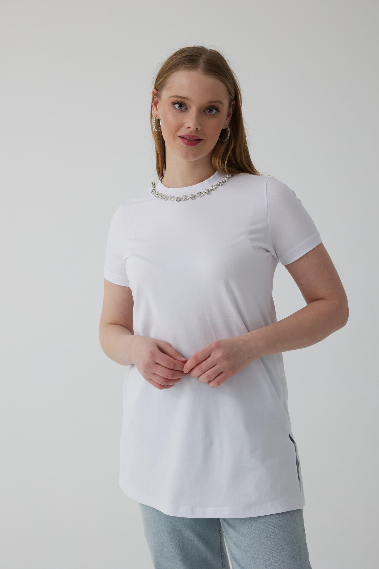 TAŞLI ŞERİTLİ T-SHIRT