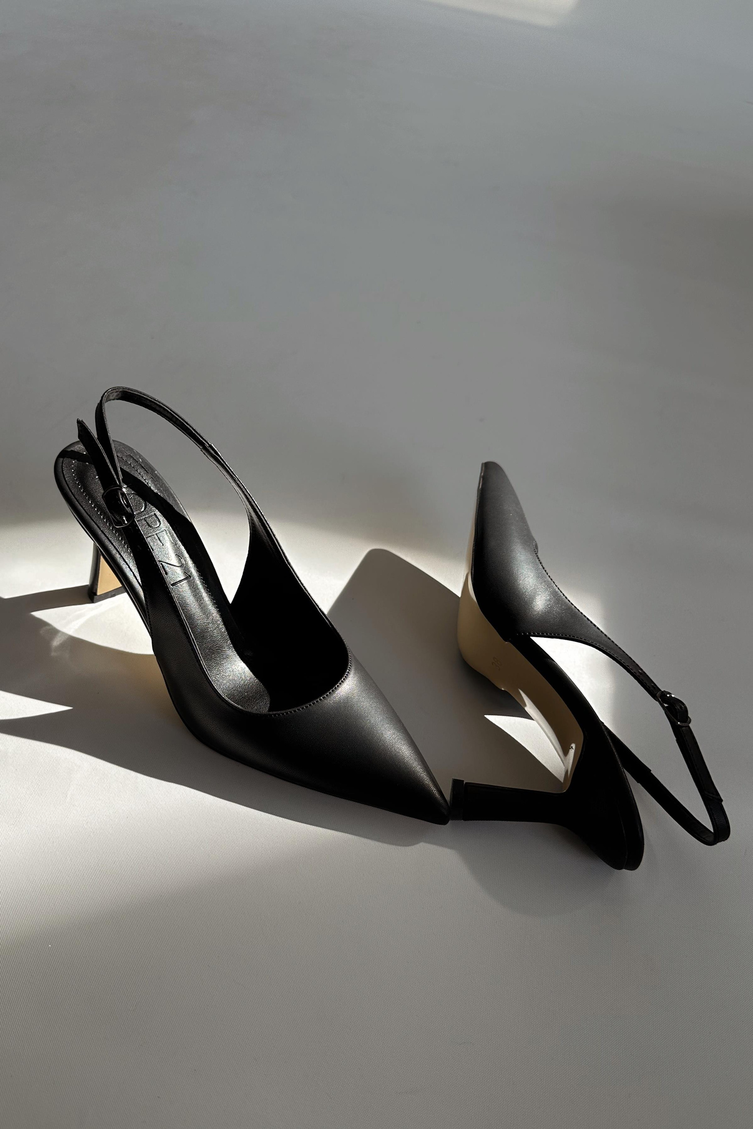 Ash Siyah Stiletto