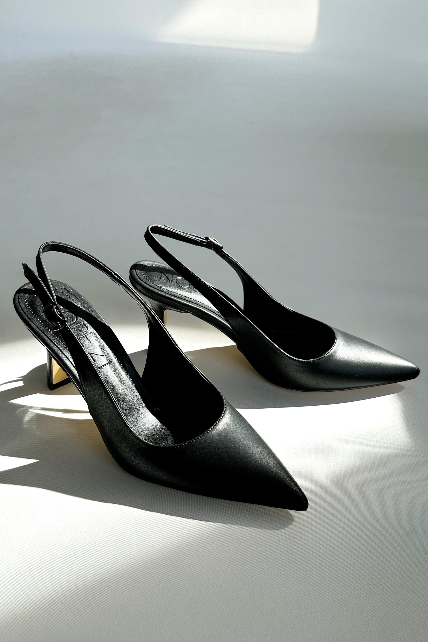 Ash Siyah Stiletto