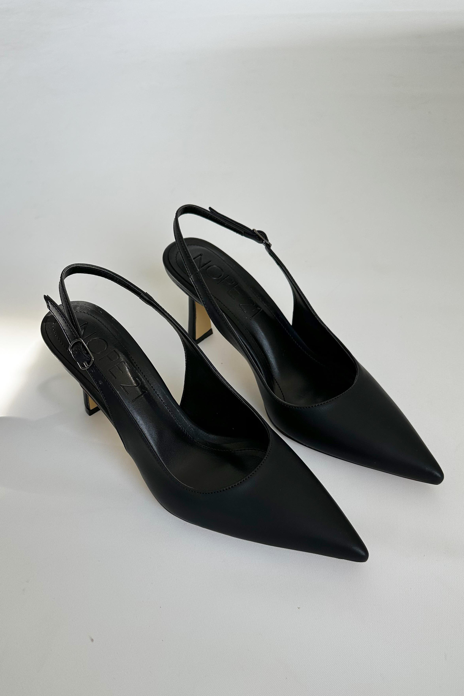 Ash Siyah Stiletto