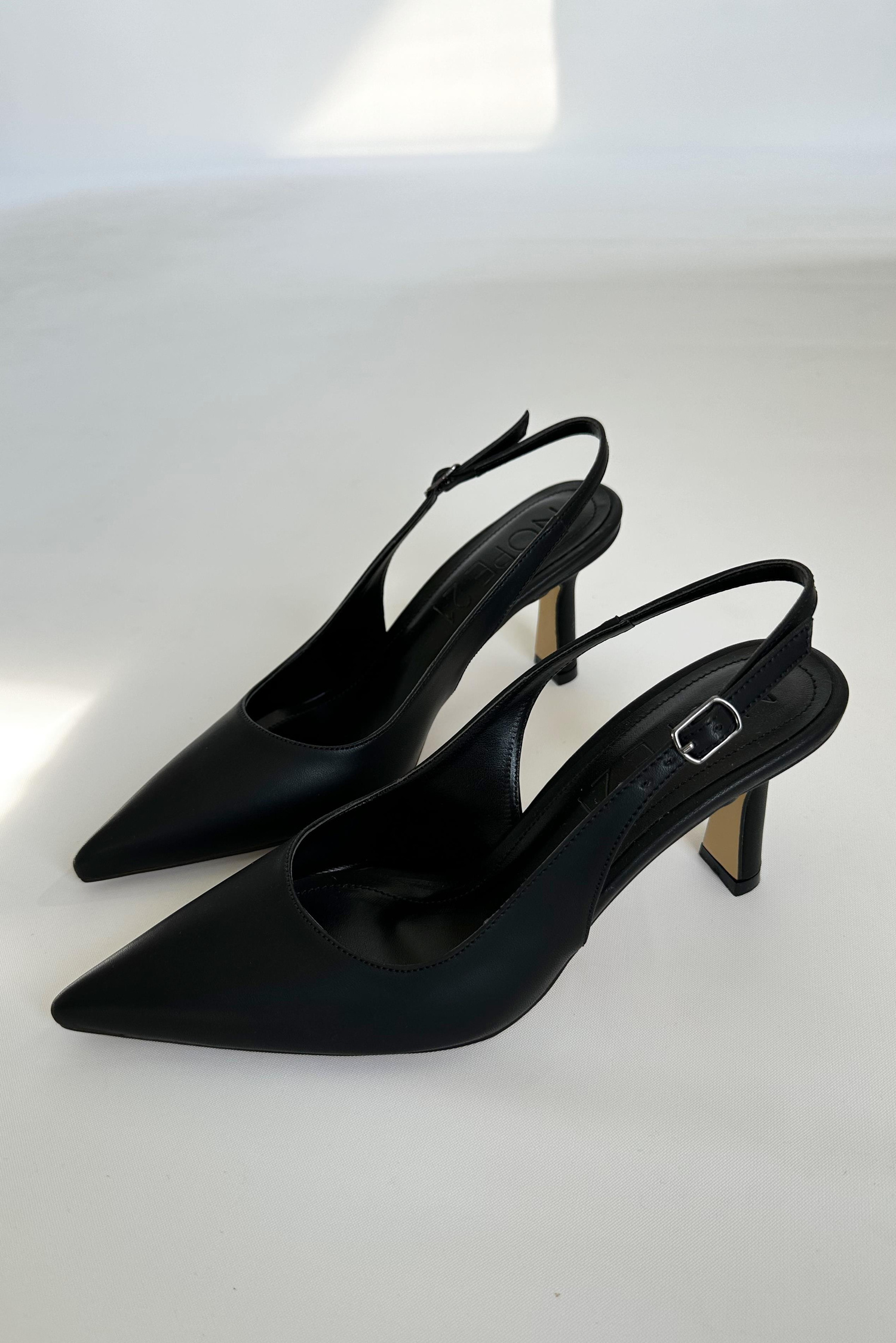 Ash Siyah Stiletto