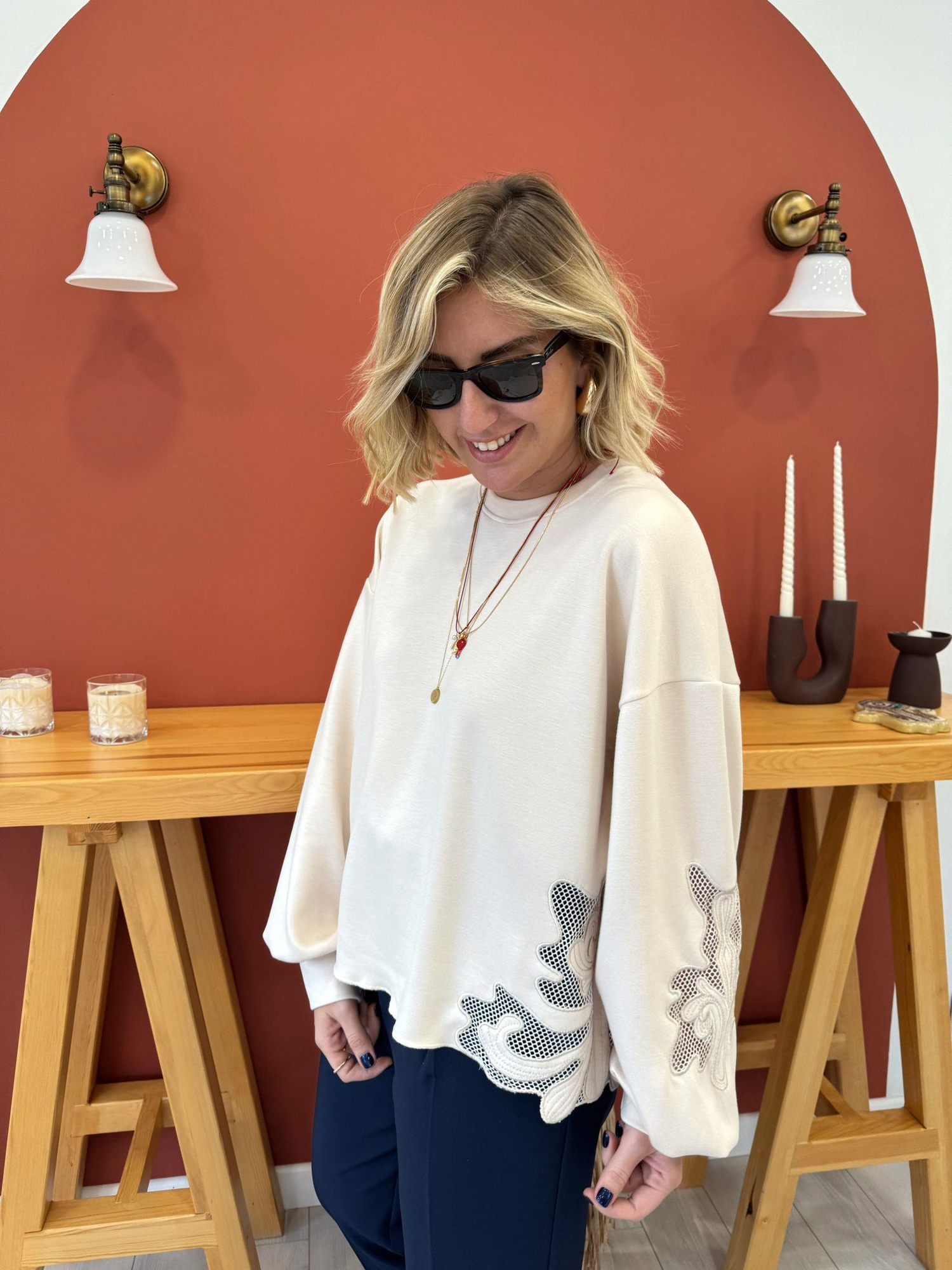 Orjinal Model Nakış Aplikeli Bej Modal Sweat