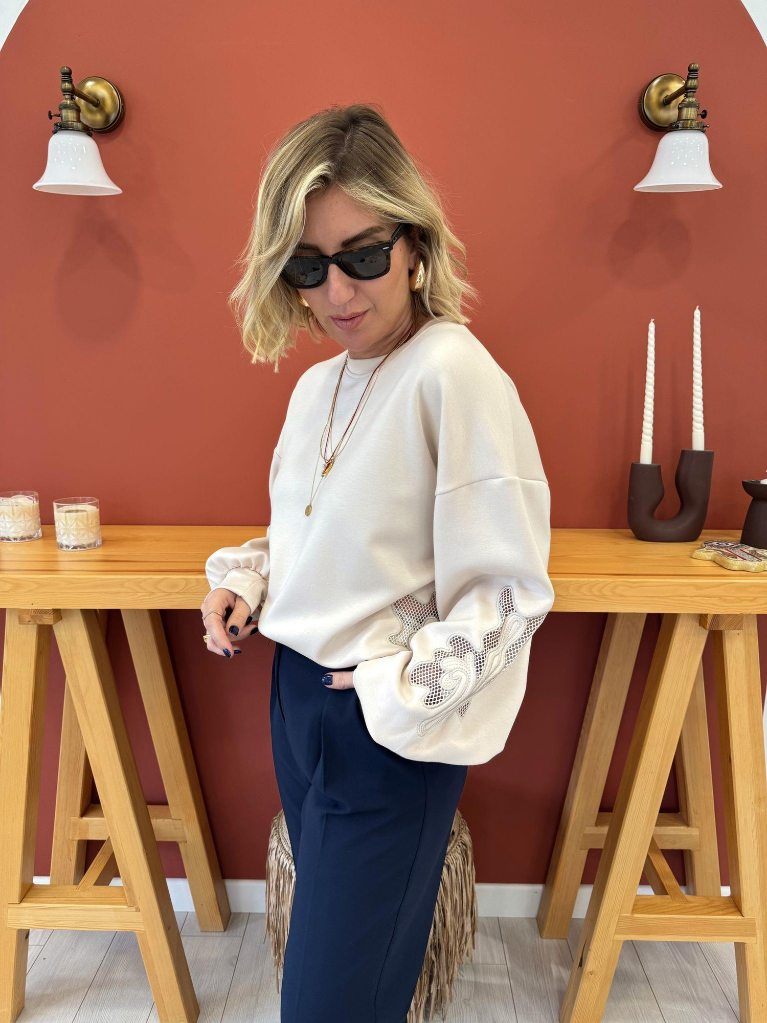 Orjinal Model Nakış Aplikeli Bej Modal Sweat