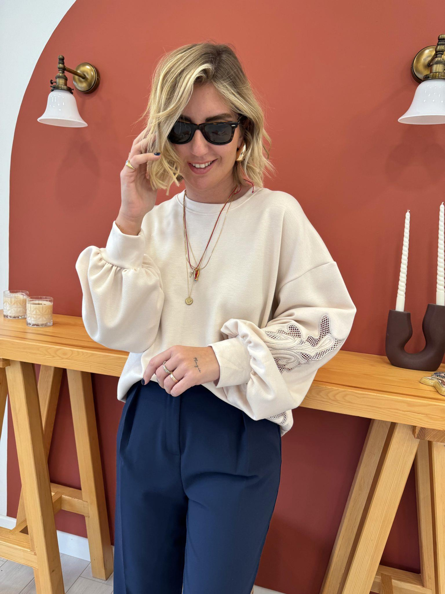 Orjinal Model Nakış Aplikeli Bej Modal Sweat