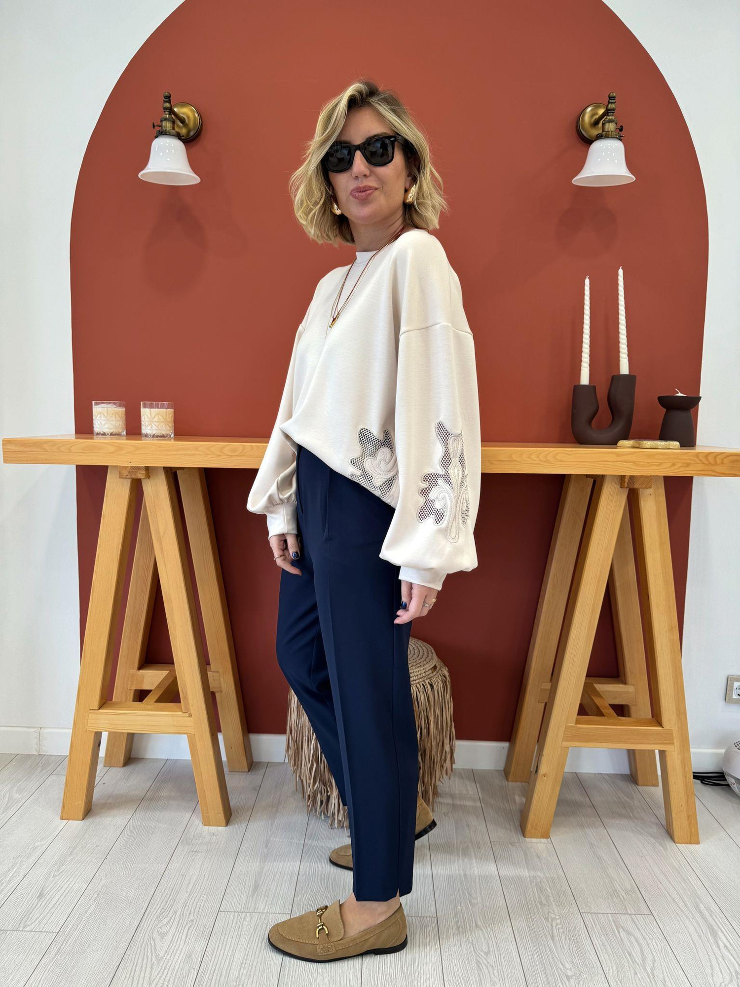 Orjinal Model Nakış Aplikeli Bej Modal Sweat