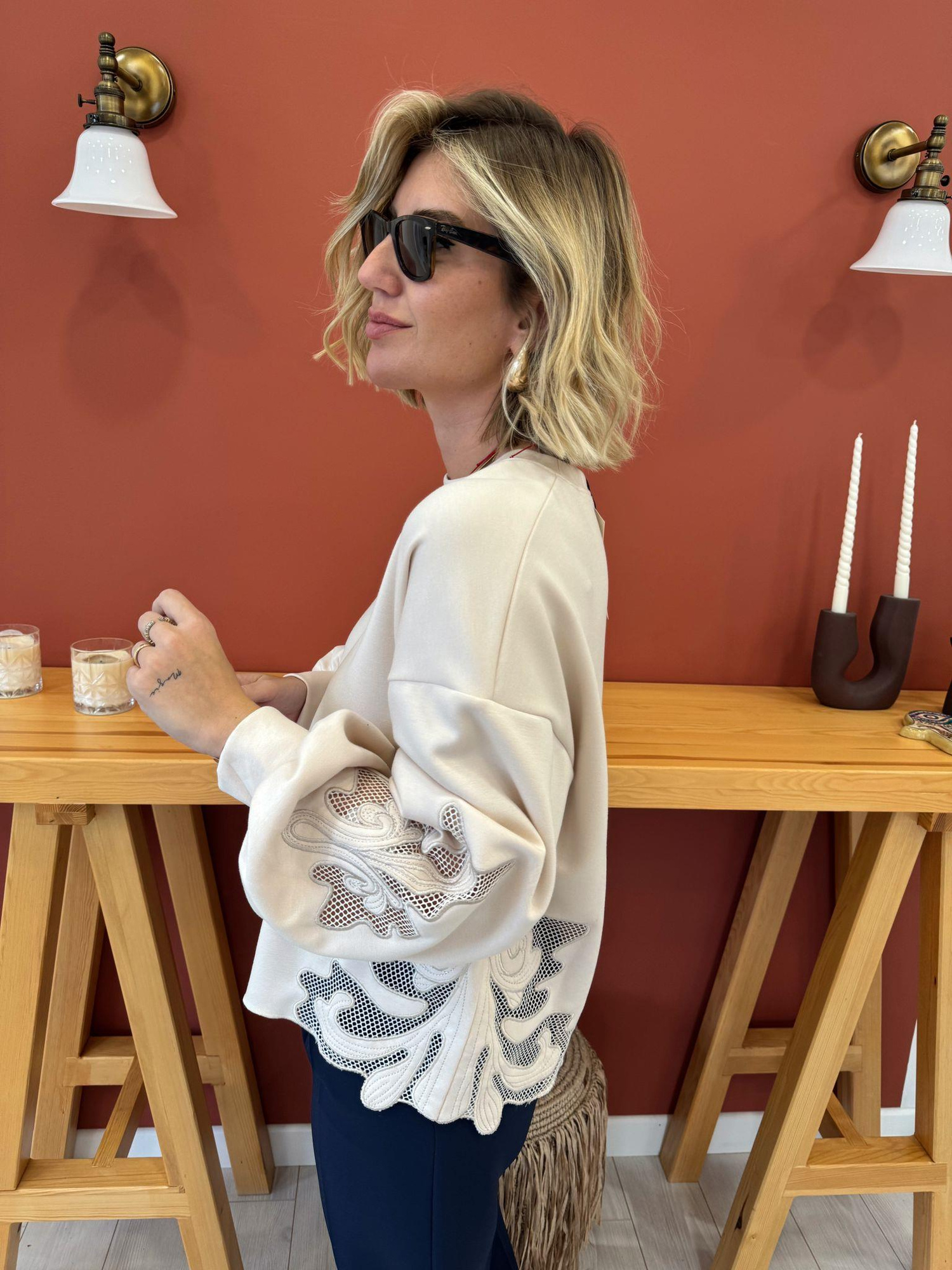 Orjinal Model Nakış Aplikeli Bej Modal Sweat