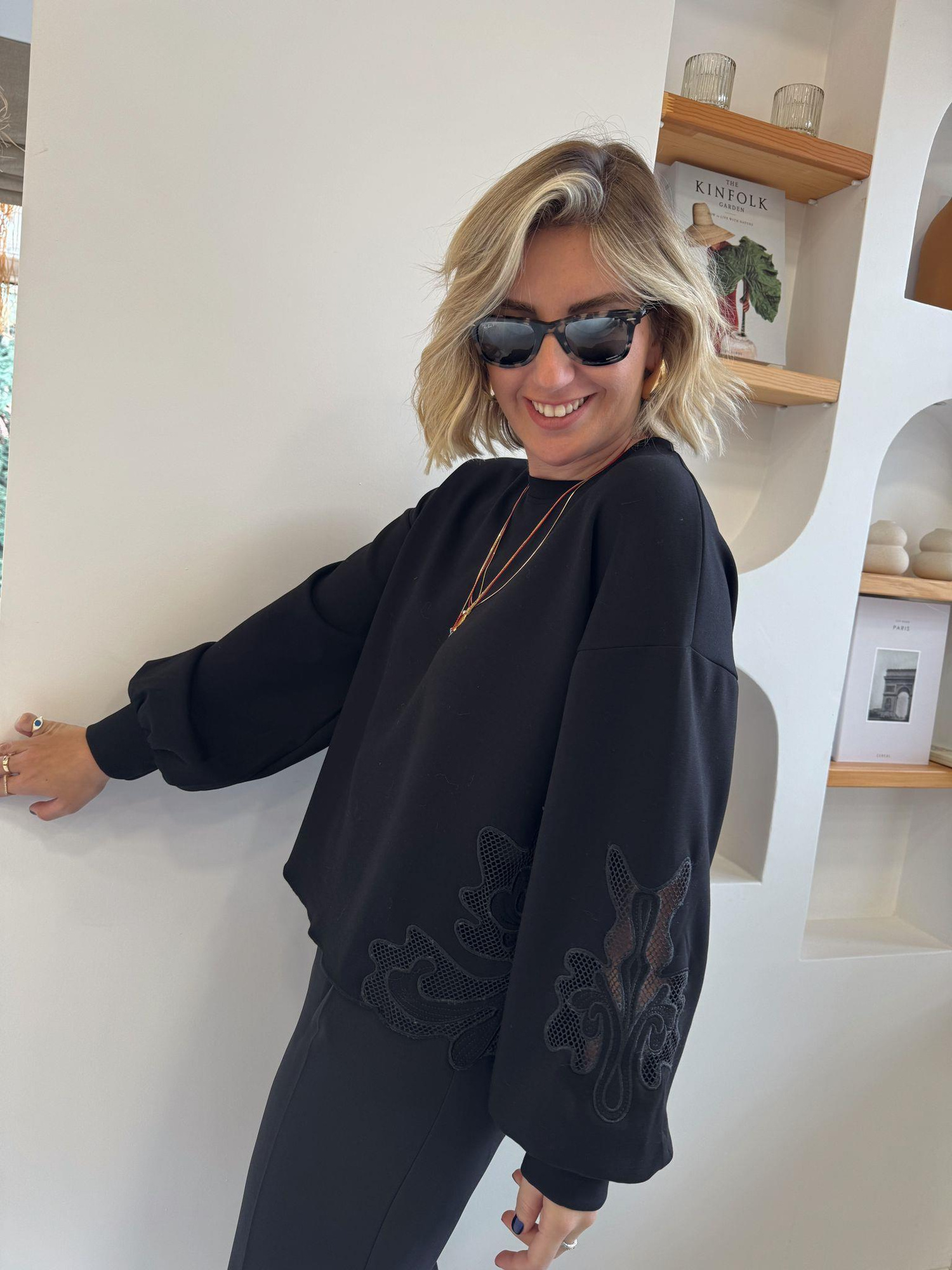 Orjinal Model Nakış Aplikeli Siyah Modal Sweat