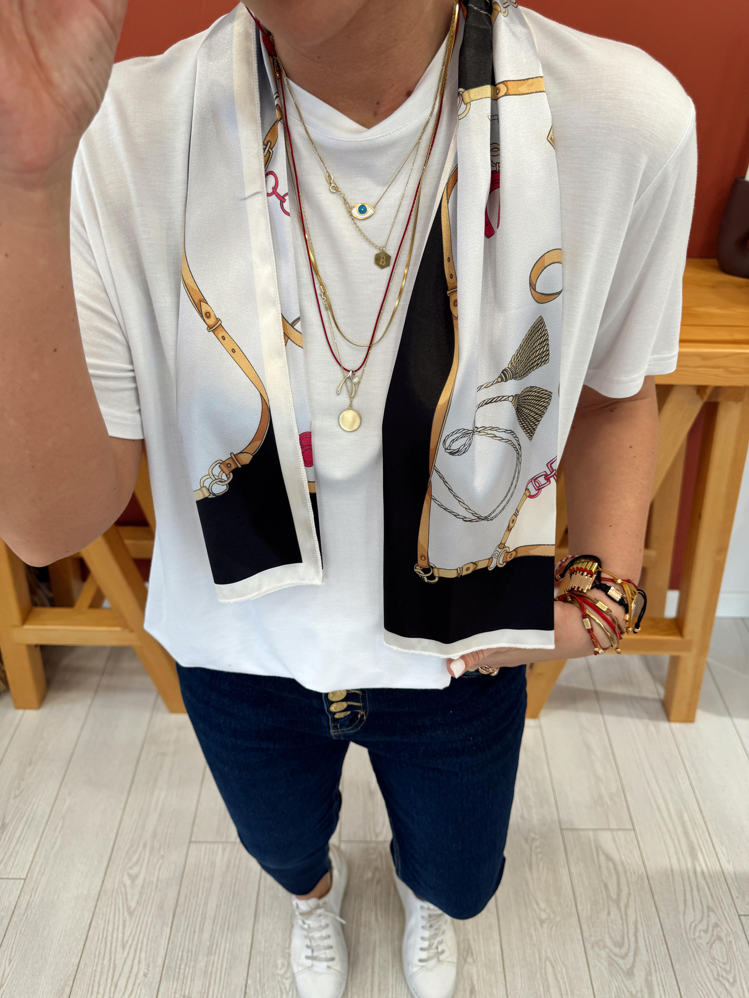 Siyah Saten Şallı Beyaz Modal T-shirt