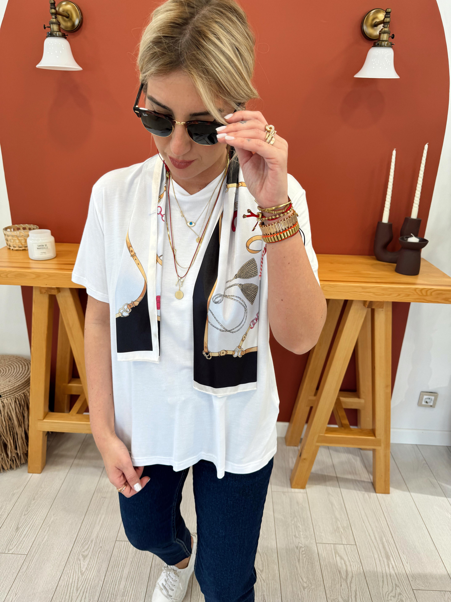 Siyah Saten Şallı Beyaz Modal T-shirt