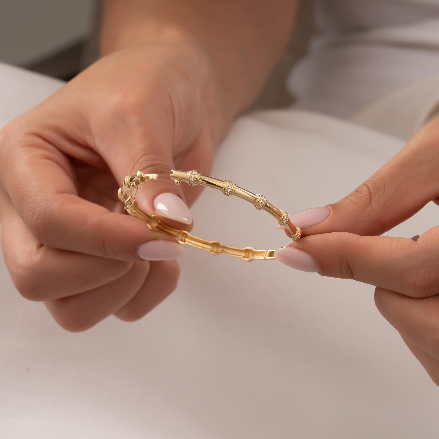 Kemik Model 14 Ayar Altın Kelepçe