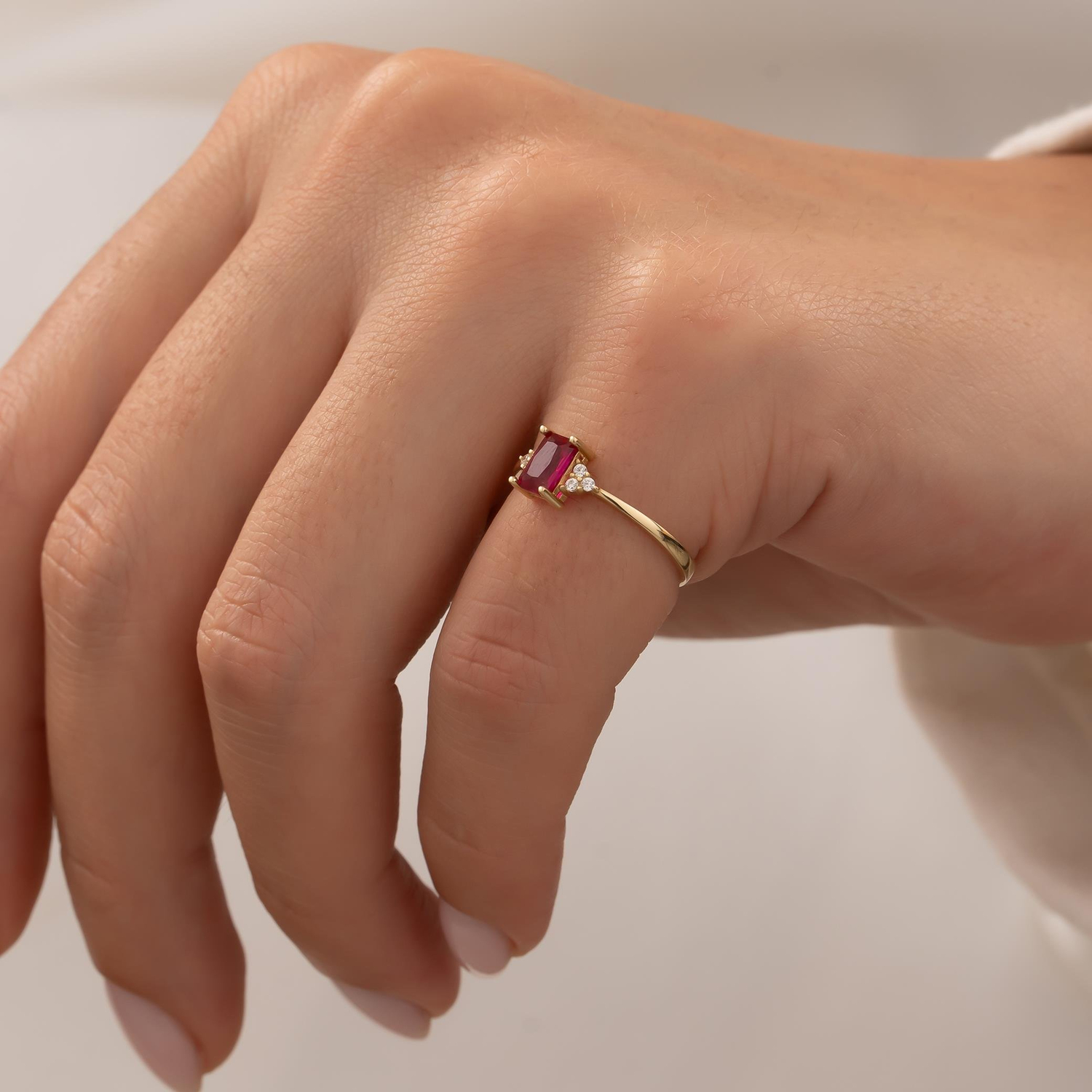 Kenarları Taşlı Mor Dikdörtgen Taşlı 14 Ayar Altın Yüzük